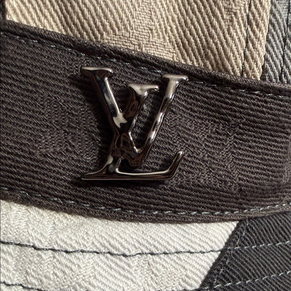 Louis Vuitton DENIM Monogram portrait Bucket Hat in Gray and Black medium - Picture 14 of 15